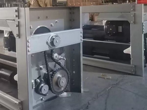 高鋅板自動清糞機(jī)